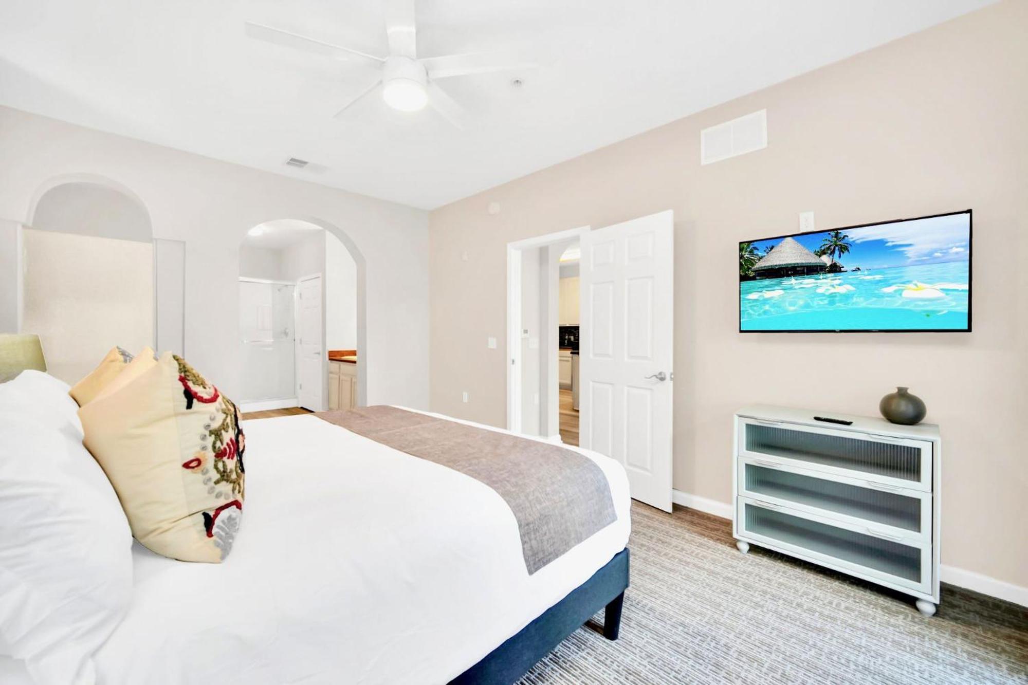 Modern 3br Near Disney- Pool And Hot Tub *